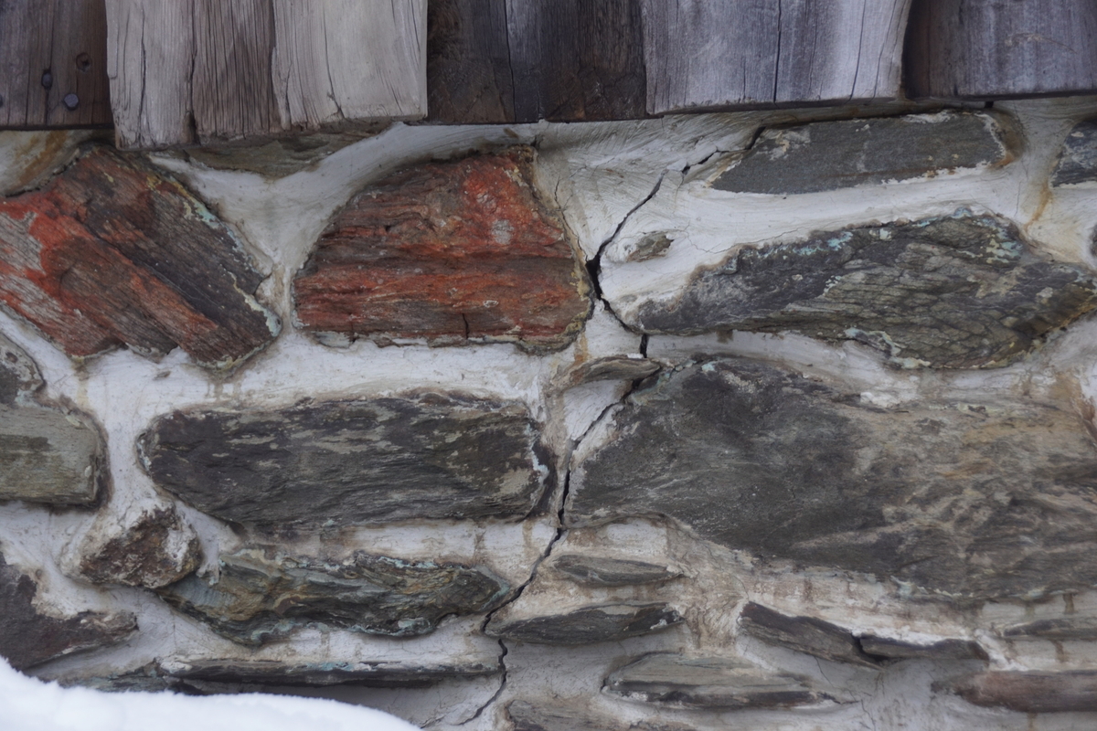 Smia er en av de eldre bygningene i Kurantgården, oppført en gang mellom 1803 og 1824. Smia var en helt nødvendig bygning for produksjonen ved kobberverket. Smia er murt i naturstein med leire som bindemiddel. Gavlen mot nord er en panelt sperrebukk. Taket er tekket med torv. Rundt 1850 fikk bygningen valmet tak, men i løpet av første halvdel av 1900 ble taket igjen ombygd til vanlig saltak. En større restaurering ble foretatt i årene 1994-95.