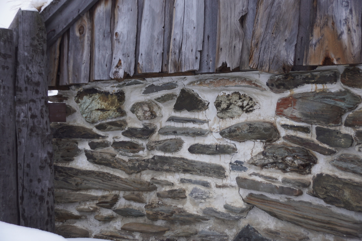Smia er en av de eldre bygningene i Kurantgården, oppført en gang mellom 1803 og 1824. Smia var en helt nødvendig bygning for produksjonen ved kobberverket. Smia er murt i naturstein med leire som bindemiddel. Gavlen mot nord er en panelt sperrebukk. Taket er tekket med torv. Rundt 1850 fikk bygningen valmet tak, men i løpet av første halvdel av 1900 ble taket igjen ombygd til vanlig saltak. En større restaurering ble foretatt i årene 1994-95.