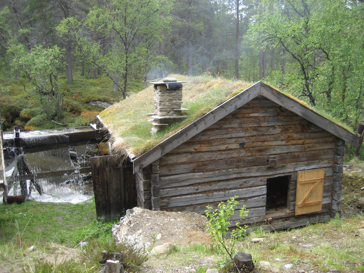 Stampehus med vassrenne