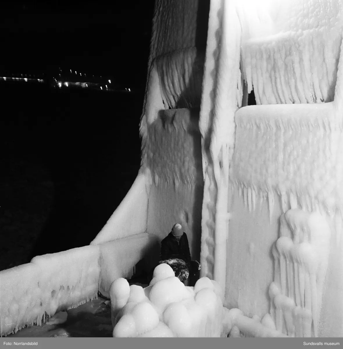 En nedisad tankbåt väntar på varmare väder vid Vindskärsvarv.