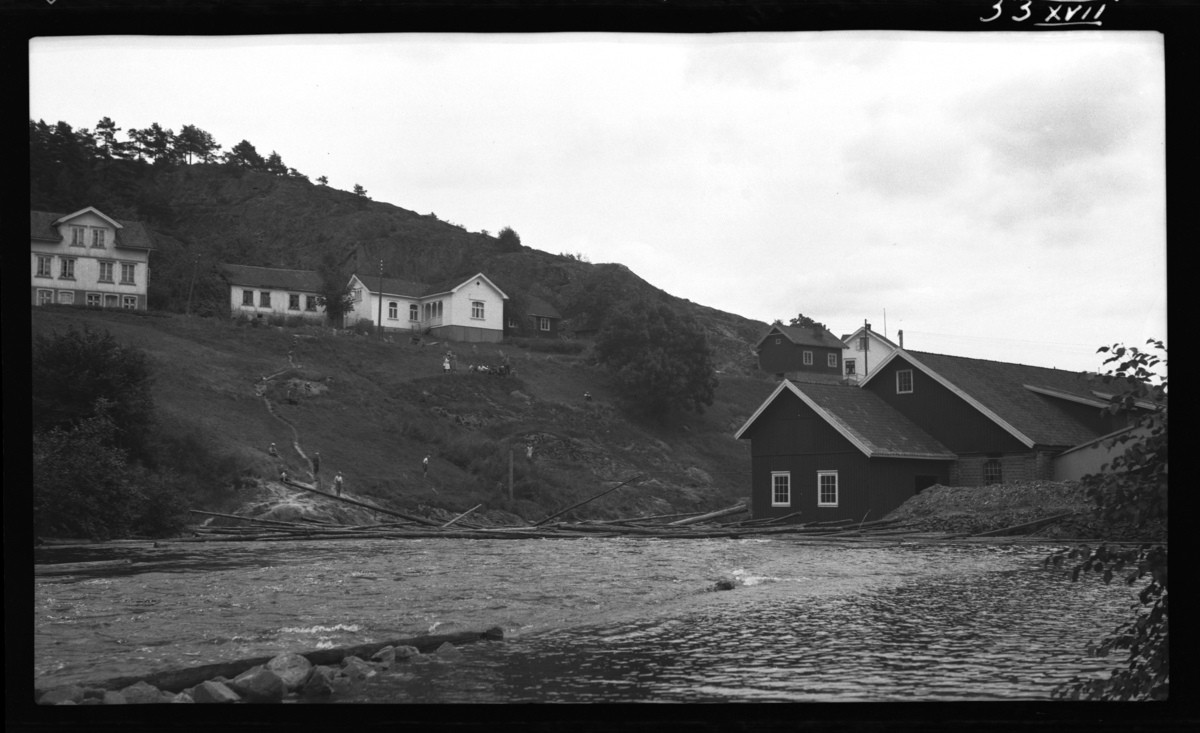 Bildet tatt i juli 1935. Huggeri til høyre.