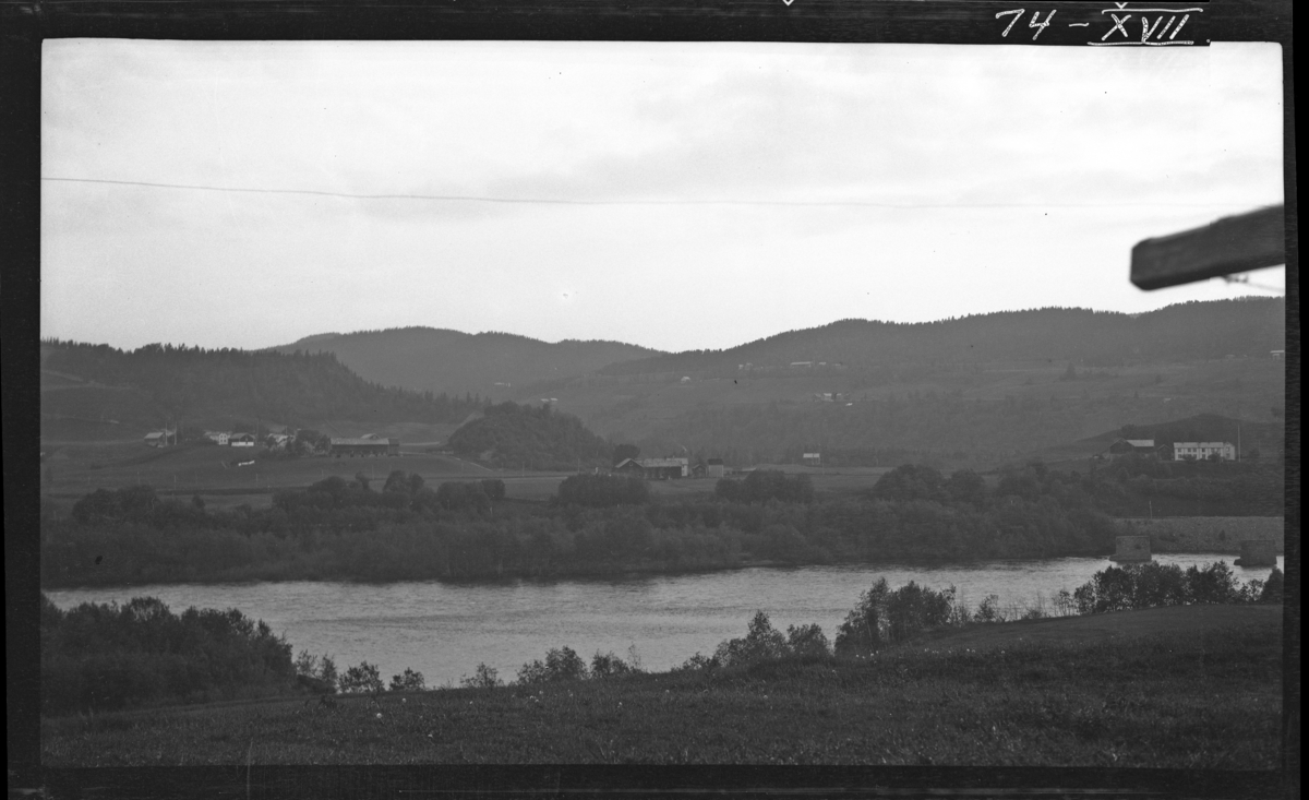 Gaula. Ca. 1 km. nedenfor Hovin stasjon.