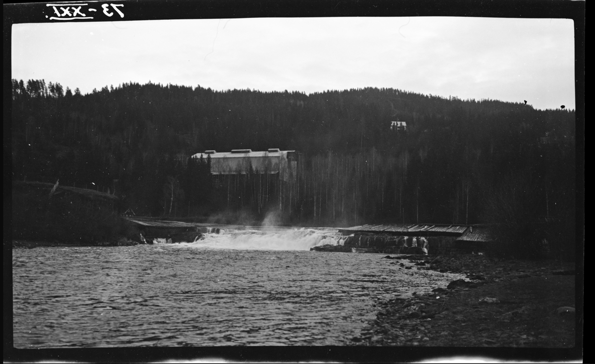 Randselva. Fastmerke 5 på høyre side av fossen. Viul stasjon skal ligge i bakgrunnen.