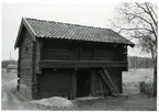 Ramnäs sn, Surahammar, 
Ludvigstorp östra, loftbod. 1967.