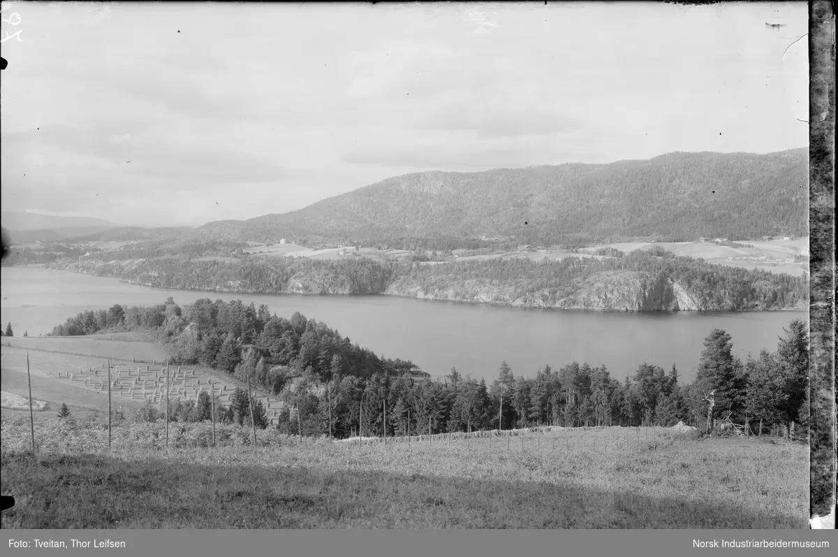 Oversikt over landbruksområder. Vestsida. Hesjer på jorder. -Norsk ...