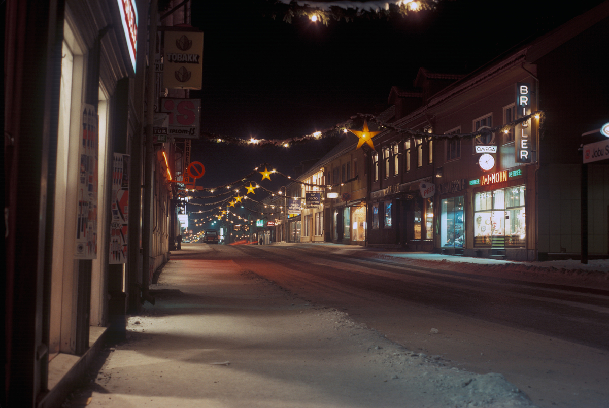 Julegate i Storgata, Lillehammer, sett fra Storgata 71 og nordover