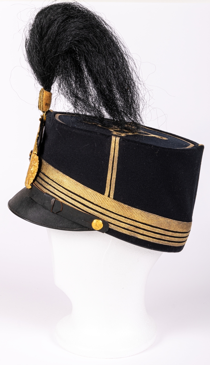 Uniformsmössa till översteuniform.
I ask.
