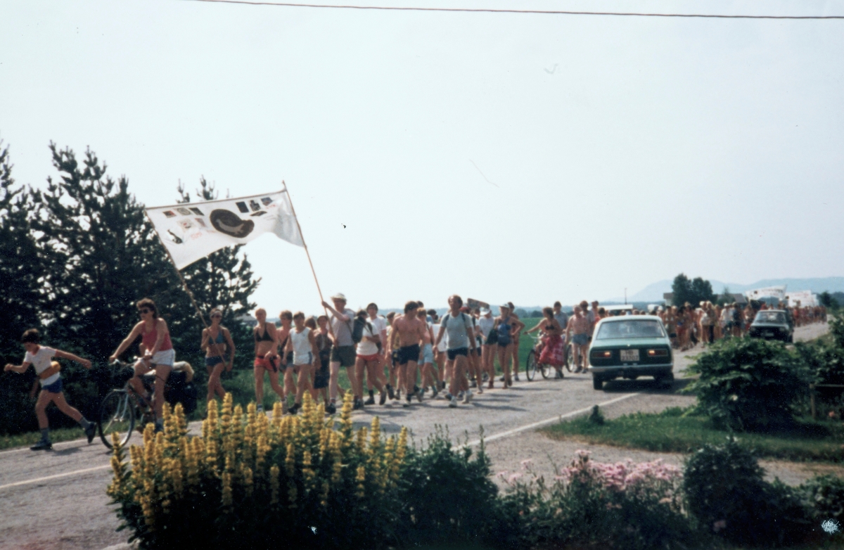 Fredsmarsjen 1983, riksveg 222, Stange.