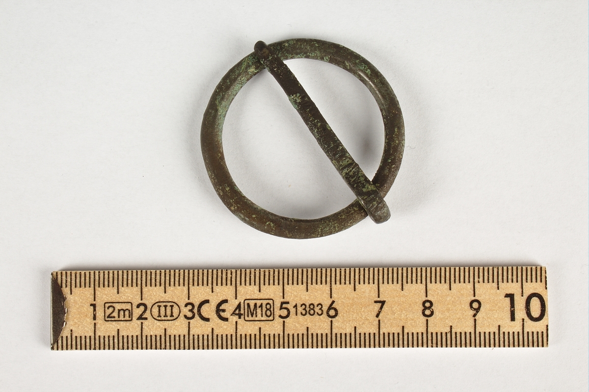 Sölja av brons, rund.