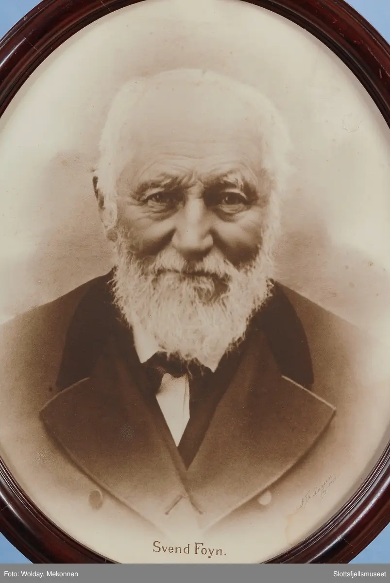 Brystbilde, frontalt av Svend Foyn.
