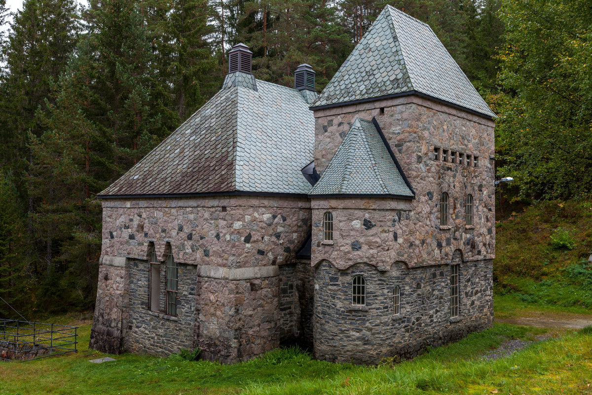Longerak kraftverk, også kalla Langerak. Bygd i 1916 for å forsyna Landeskogen tuberkulosesanatorium med straum.
