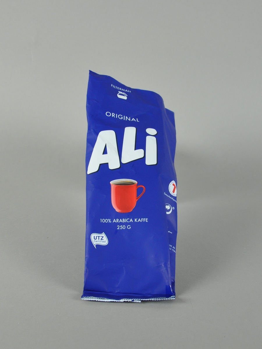 Blå pose av plastbelagt papir for oppbevaring av kaffe.