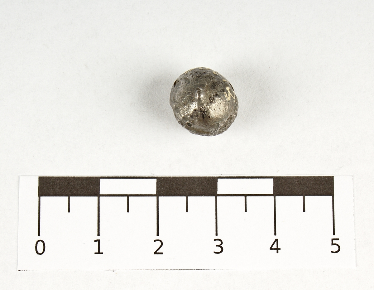 Kula av silver, ihålig. Del av smycke.