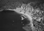 Flygfoto över Åsabadet vid Åsasjön i Jönköpings kommun
776/1964