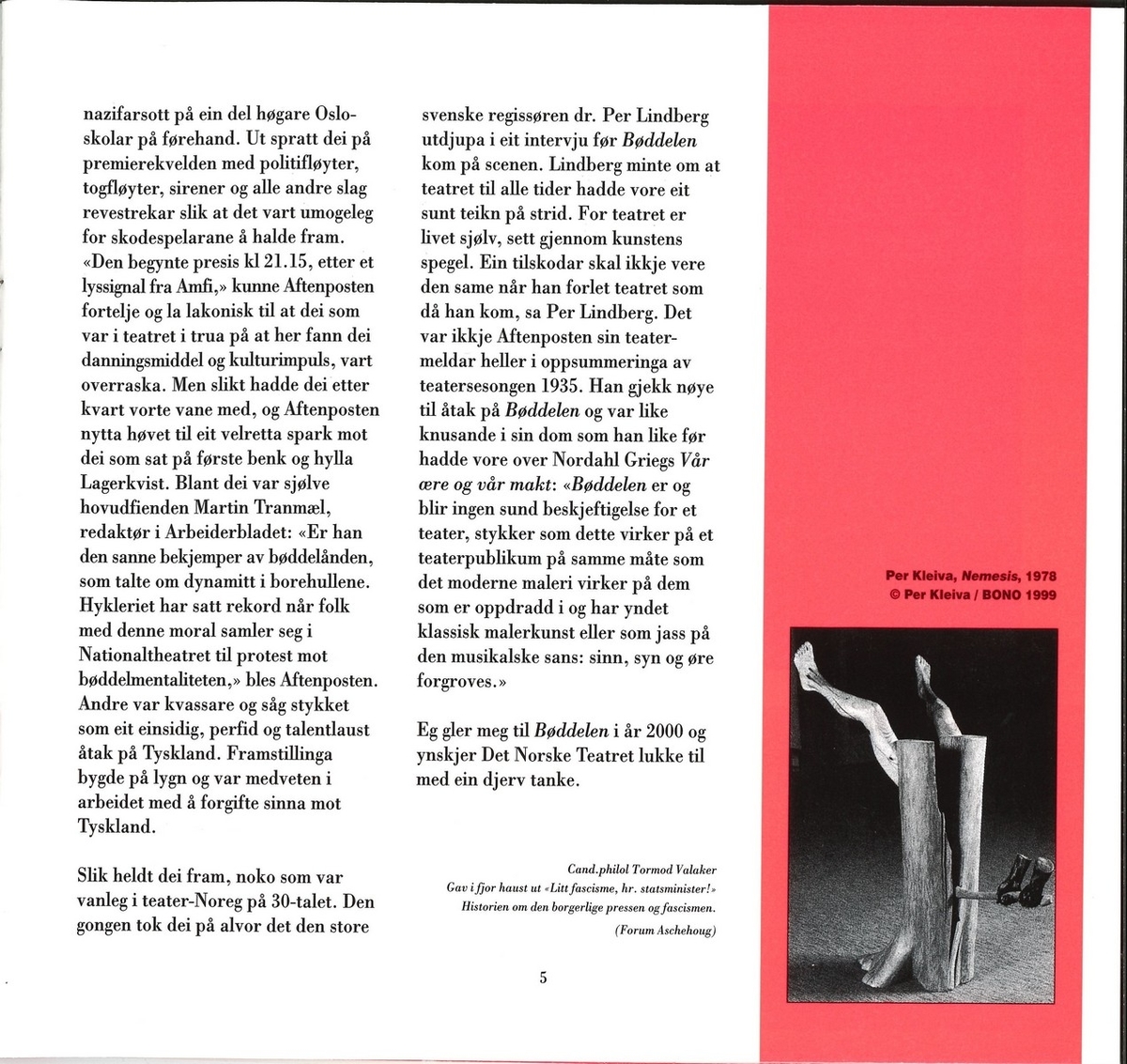 Teaterbrosjyre på 24 sider frå Det Norske Teatret med informasjon om oppsetjinga "Bøddelen" av Pär Lagerkvist. Stykket er basert på ein roman frå 1933 med originaltittelen "Bödlen". Verket ber preg av den samtida det vart skrive i, med totalitære straumdrag på frammarsj i samfunnet. Lagerkvist engasjerte seg i kritisk humanisme. Han vart tildelt Nobelprisen i litteratur i 1951. Teaterproduksjonen er regissert, bearbeidd og omsett av Yngve Sundvor.

Kjelder:
https://sceneweb.no/nb/production/47002/B%C3%B8ddelen-2000-1-20 (Lesedato: 21.02.2020)
https://da.wikipedia.org/wiki/P%C3%A4r_Lagerkvist (Lesedato: 21.02.2020)