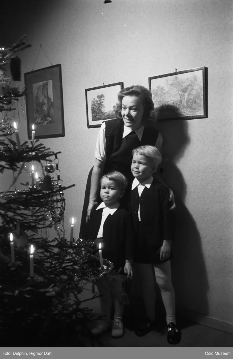 bolig, interiør, stue, kvinne, skuespillerinne, gutter, juletre