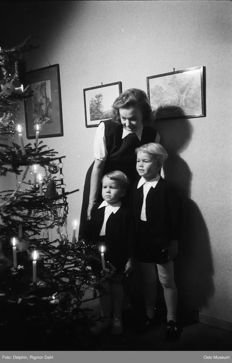 bolig, interiør, stue, kvinne, skuespillerinne, gutter, juletre