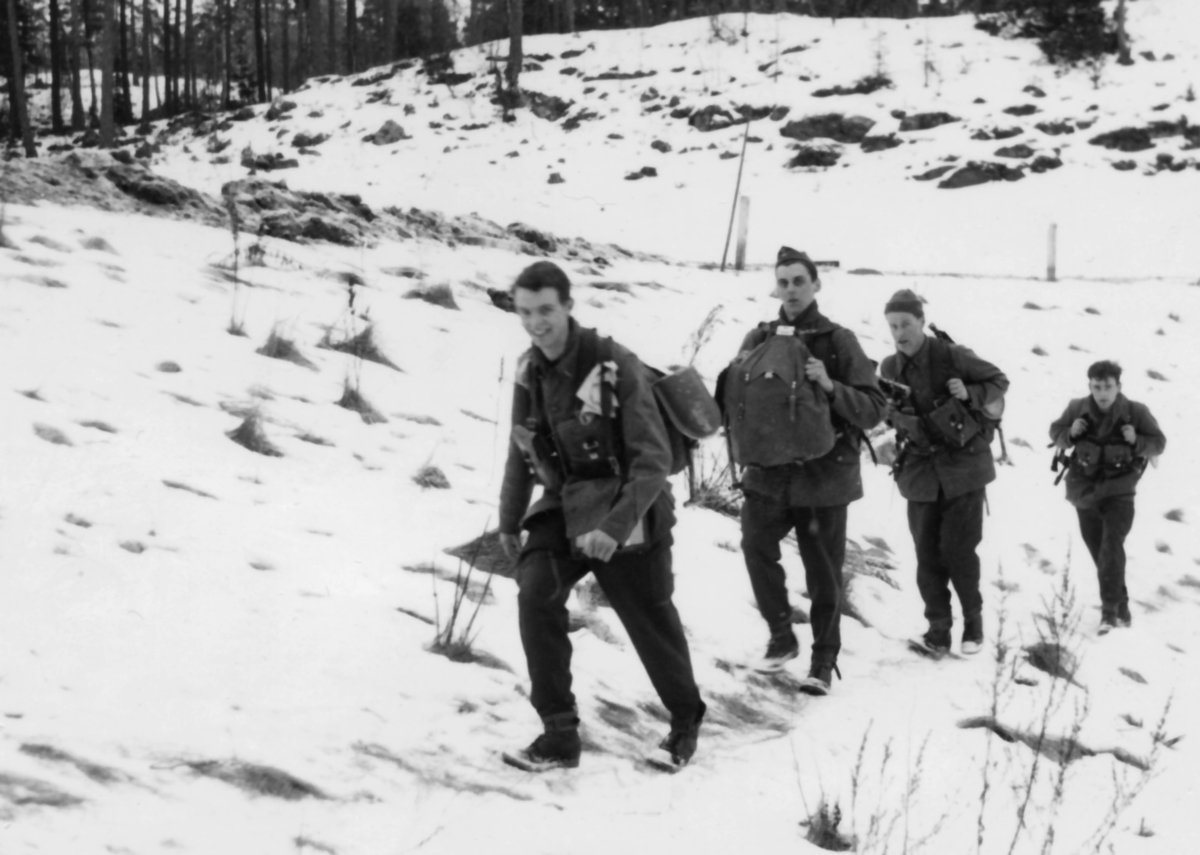 Plutonsfälttävlan 1961

Bild 1 och 2.  Fotmarsch.
Bild 3.  Målgång på Lötgärdet.