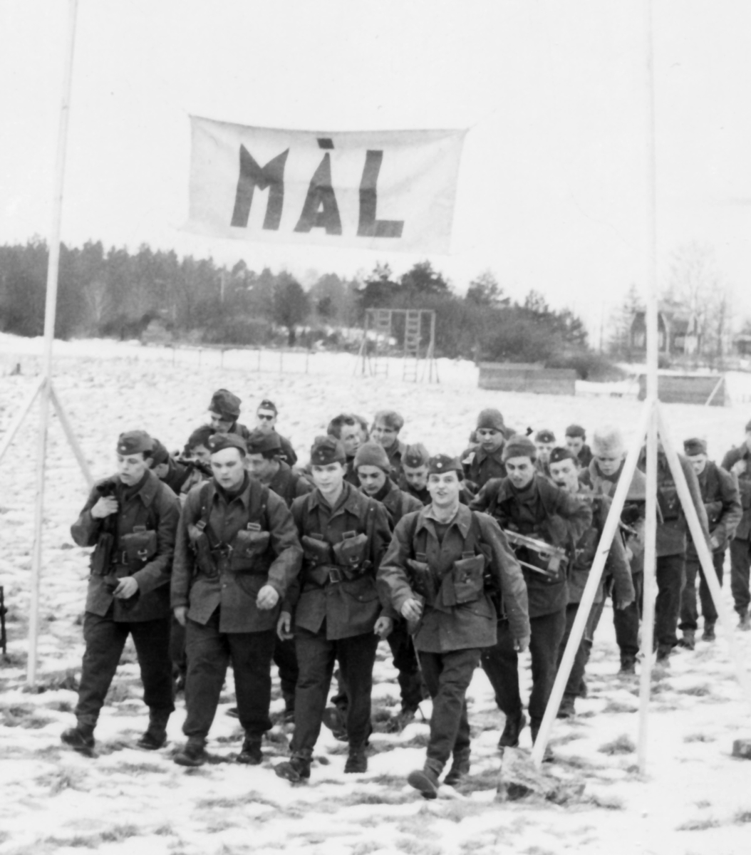 Plutonsfälttävlan 1961

Bild 1 och 2.  Fotmarsch.
Bild 3.  Målgång på Lötgärdet.