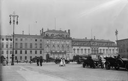 Pariser Platz i Berlin med den franske ambassaden.