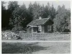 Skultuna sn, Västerås, Björneborg.
Skomakare Arrenius stuga. C:a 1900-1910.