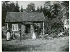 Skultuna sn, Västerås, Björneborg.
Johanna Hedins stuga. C:a 1900-1910.