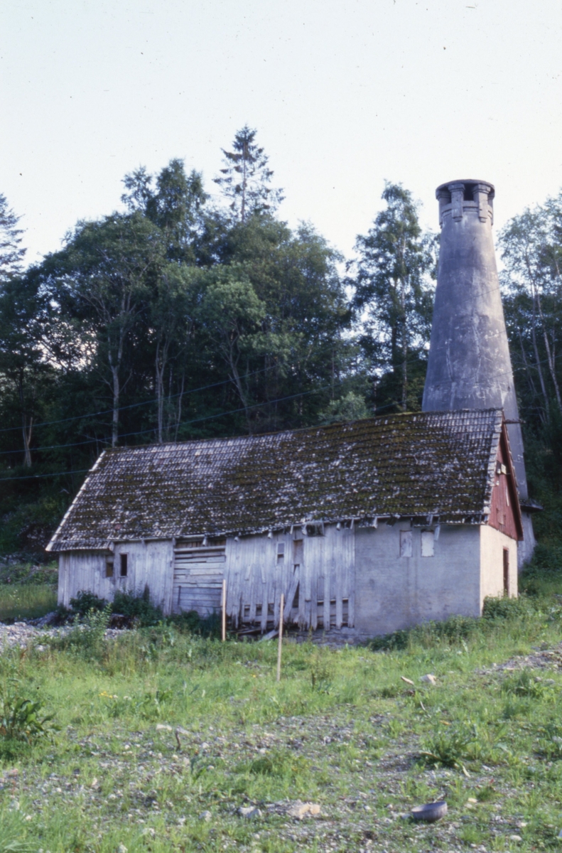 Dokumentasjonsbilder i serie av et gammelt bedriftsområde, Heinrich Schmidt's bedrift i Sykkylven.
