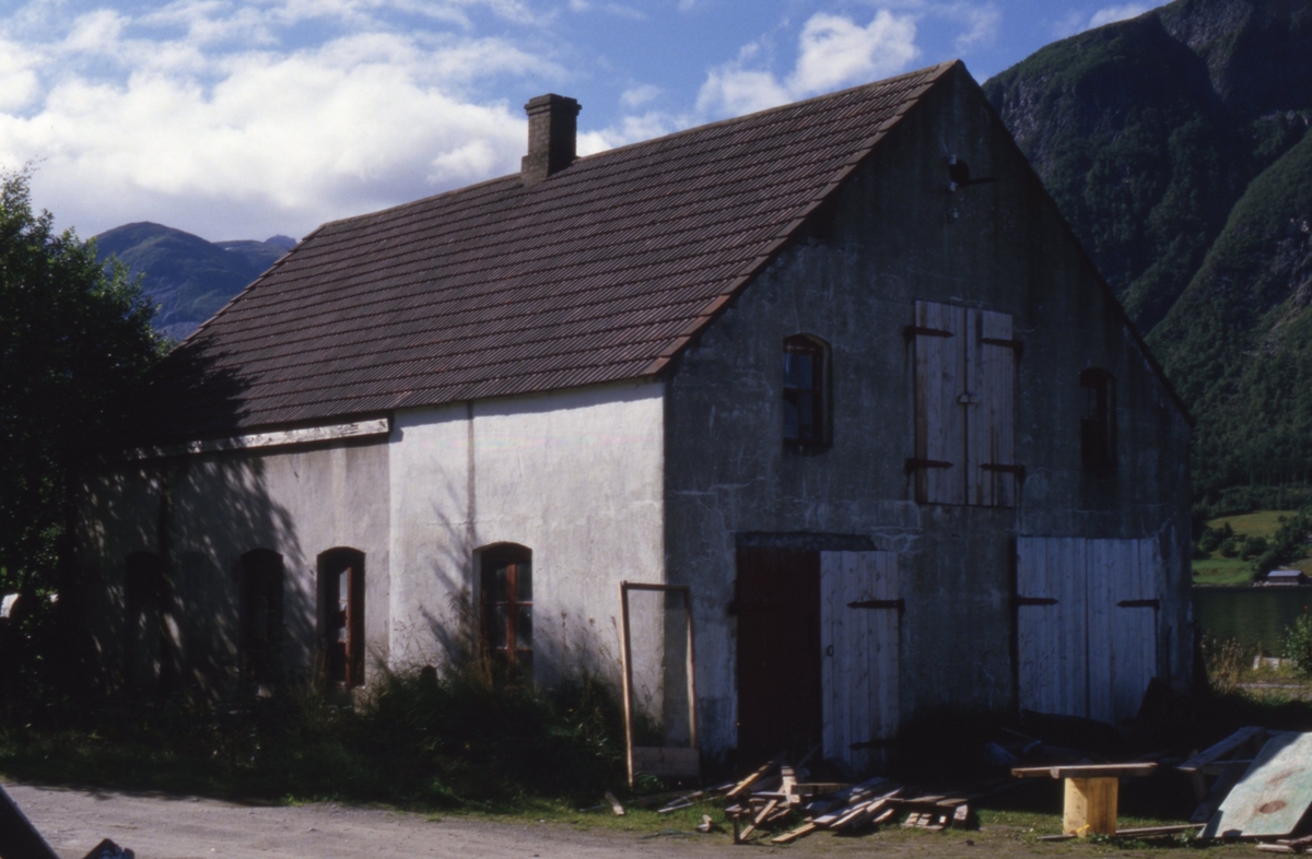 Dokumentasjonsbilder i serie av et gammelt bedriftsområde, Heinrich Schmidt's bedrift i Sykkylven.
