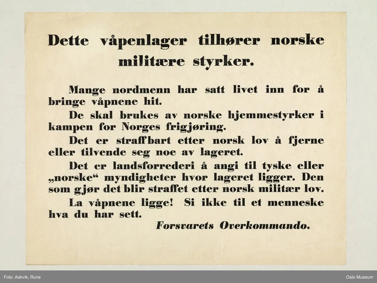 plakater med tekst, A 5 størrelse, for oppslag ved våpendeponi