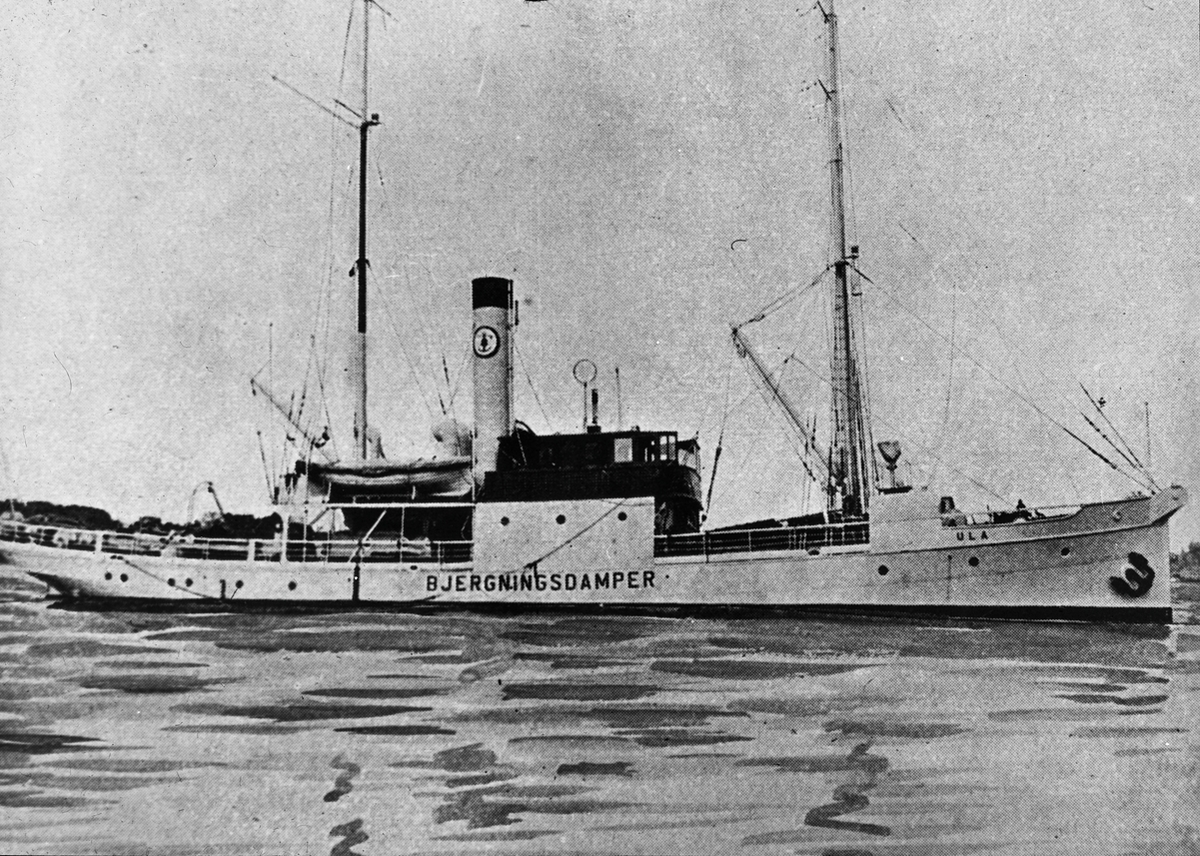 Bergnings/slepebåten ULA merket "bjergningsdamper" på siden.