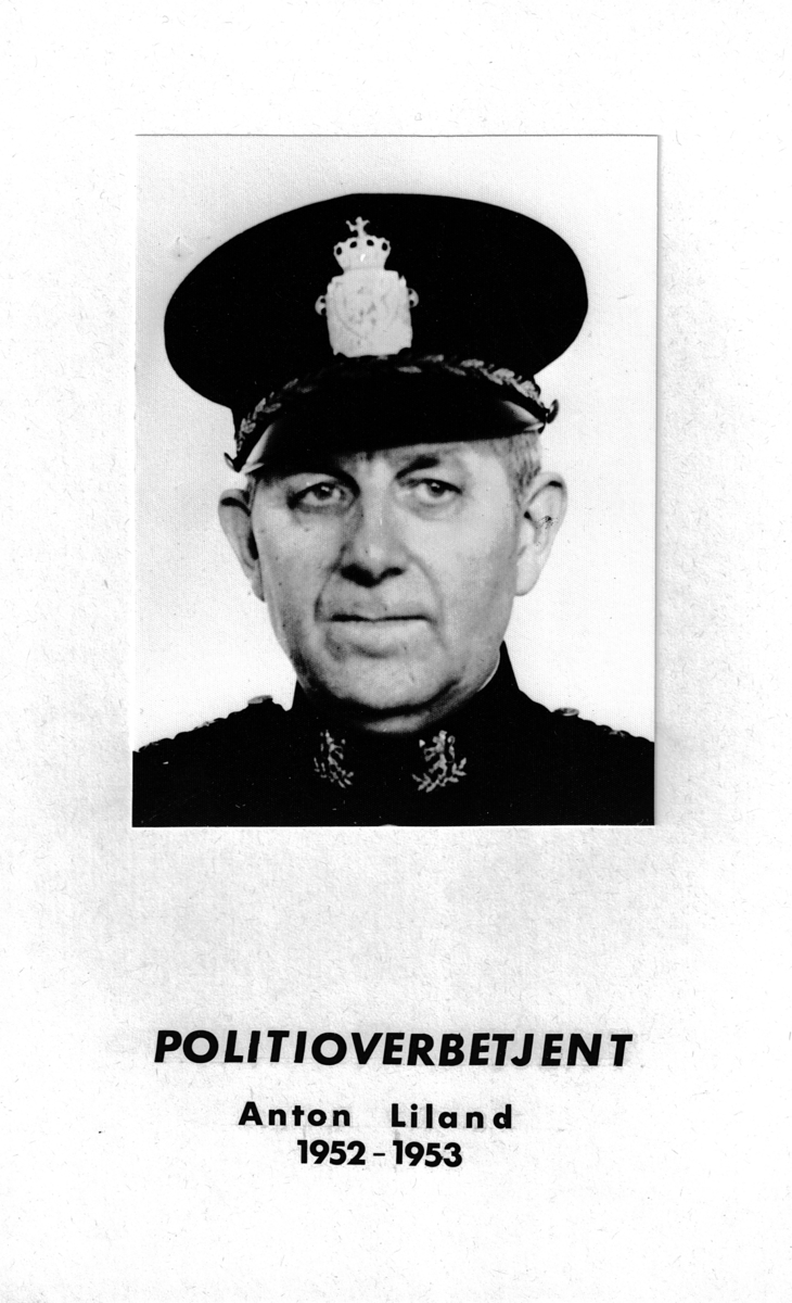 Portretter av overbetjenter og noen overvaktmesterer gjennom tidene.