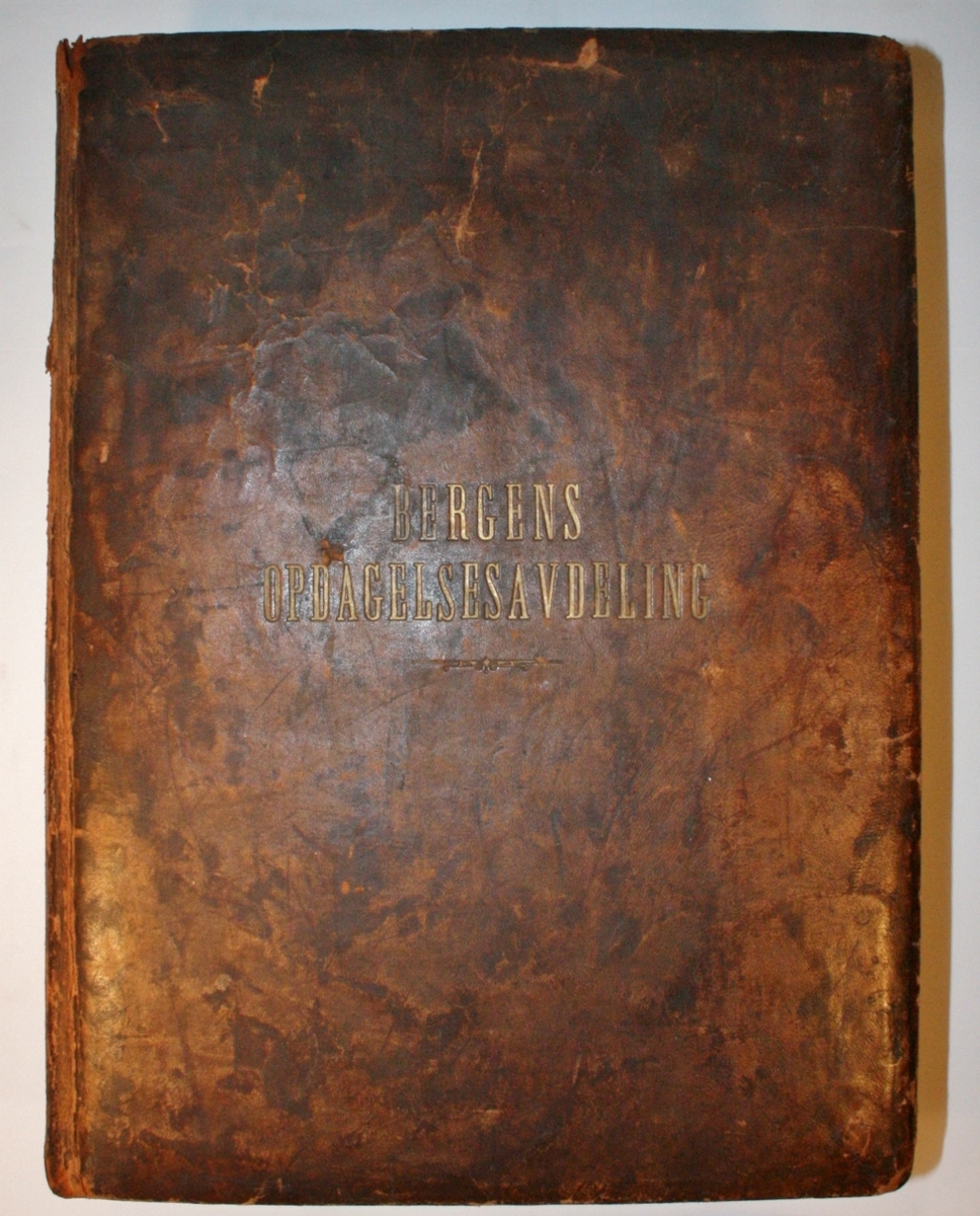 Bilder fra åsteder, falskmynteri, drap, selvmord, likskjending, m.m.