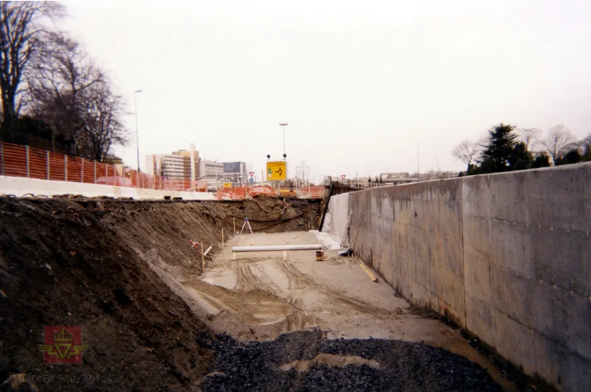 Byggearbeider veg/fortau i Lagårdsveien ved Lagårdskleivå bru, 1990-tallet. Fv. 44 Lagårdsveien.