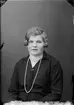 Ateljéporträtt - Elsa Jansson från Marka, Harg socken, Uppland
