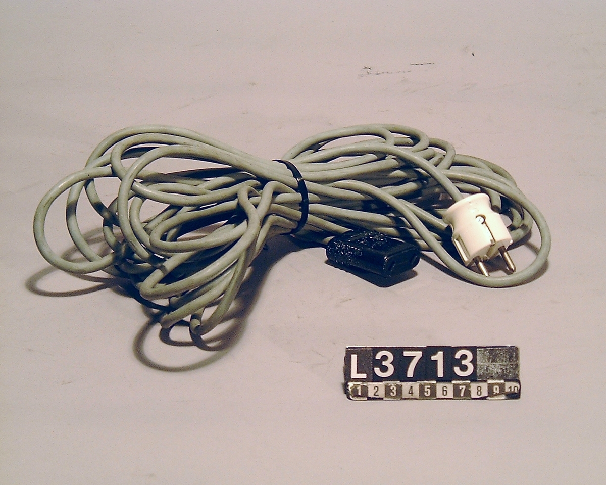 En kabel som passar till alla Electrolux och Volta dammsugare med flatstif.