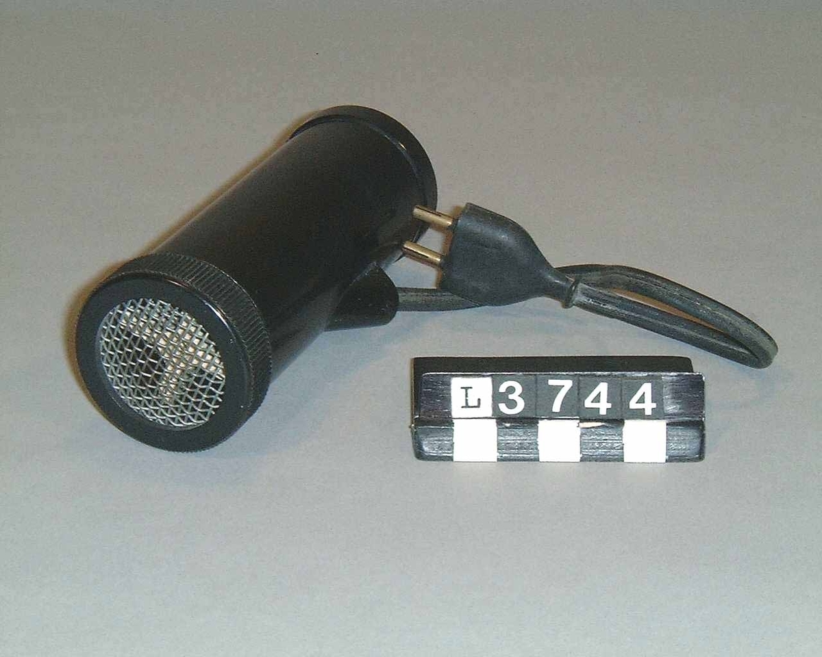 Svart bakelithårtok som innehåller en värmepatron och kopplas till dammsugaren.