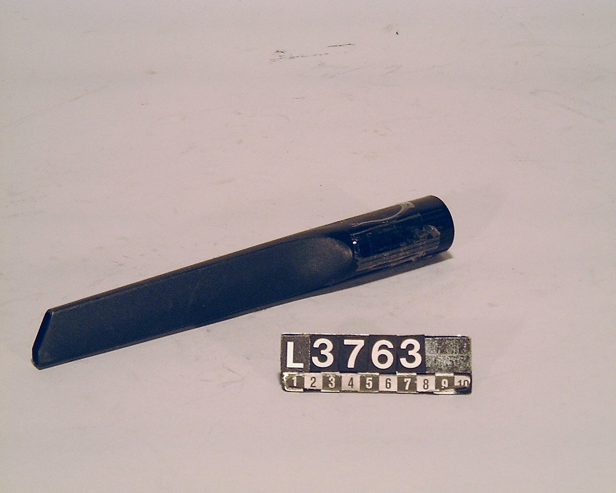 Fogmunstycke i mörkbrun/svart plast.