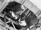 Detaljbild av flygplan Gloster Gladiator gul I efter brand vid oaktsamhet vid tankning. Vid F 19, Svenska frivilligkåren i Finland, 1940. Serie om 2 bilder.