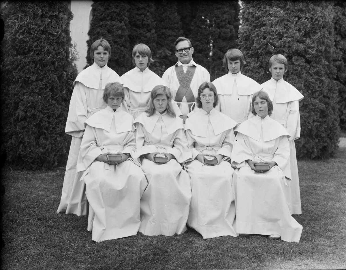 Konfirmander, Hargs kyrka, Uppland 1974