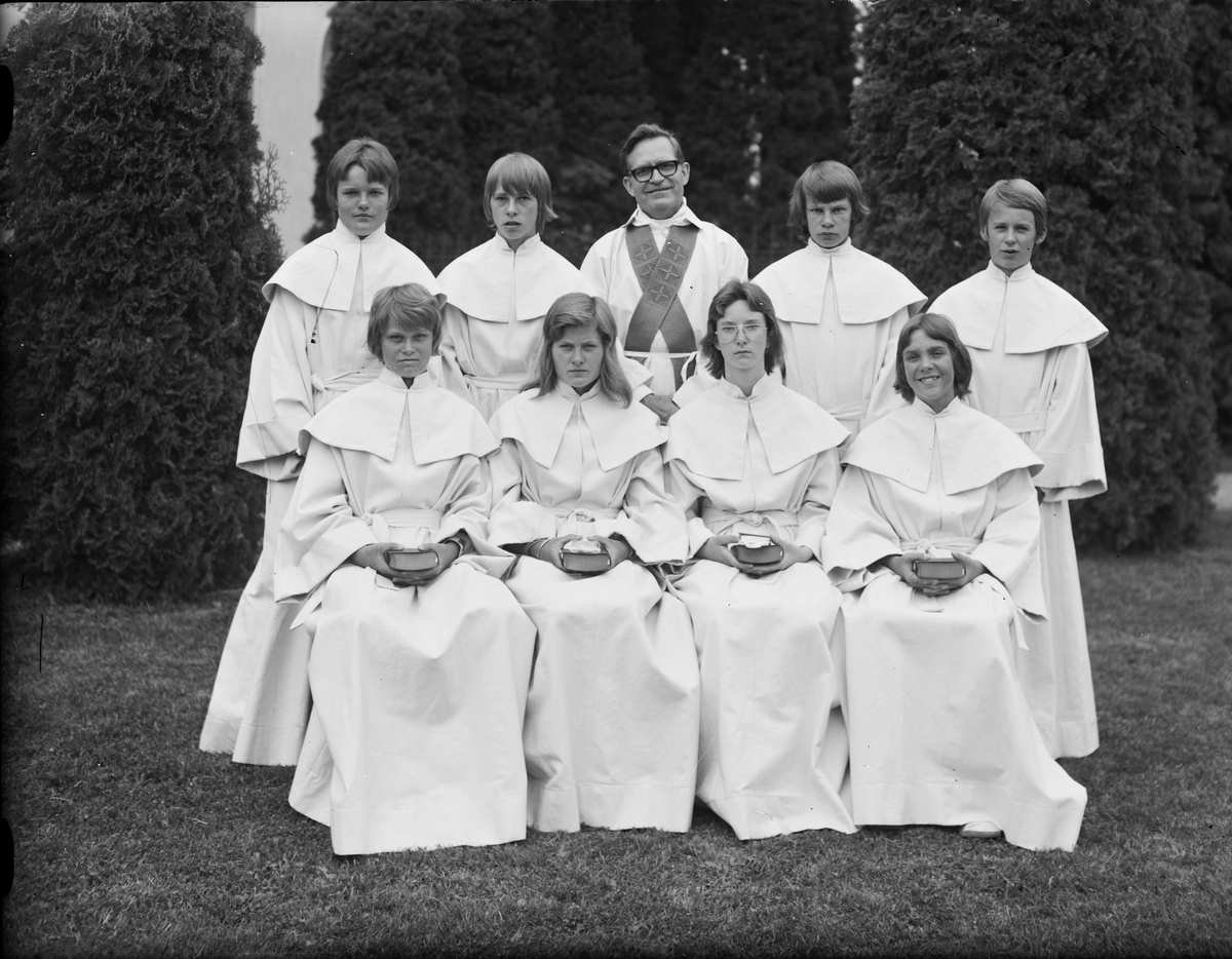 Konfirmander, Hargs kyrka, Uppland 1974