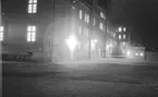 Kasern A 6, fotot taget kvällstid.