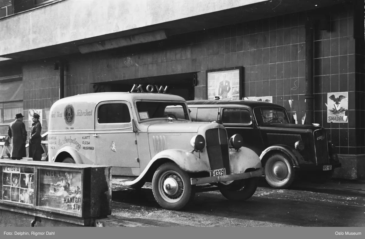 Odd Fellow-gården, varebiler, kinoplakater, politiske plakater