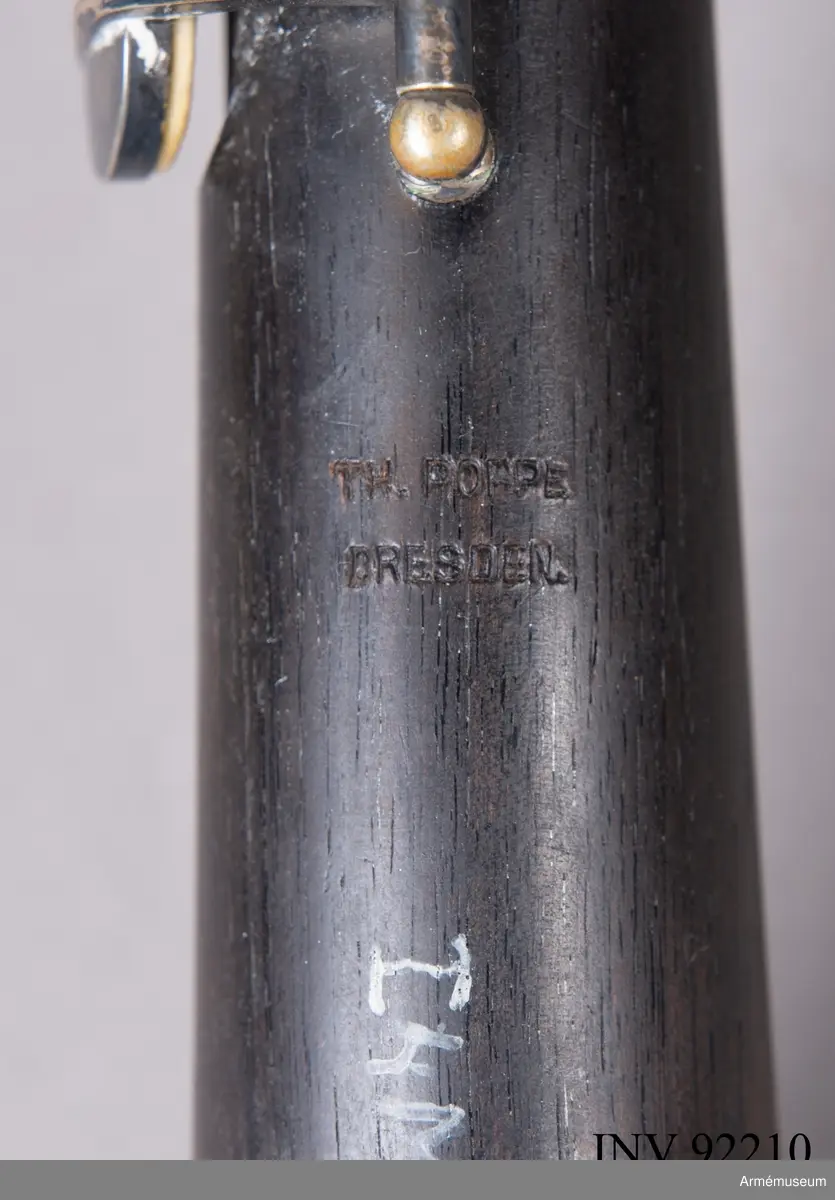 Oboe med fodral. Oboen kan tas isär i tre delar.