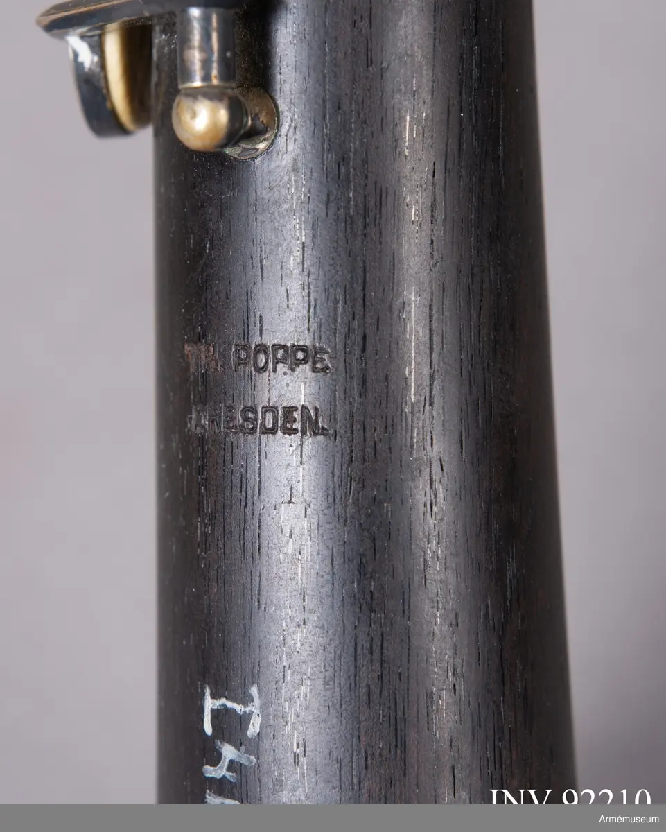 Oboe med fodral. Oboen kan tas isär i tre delar.