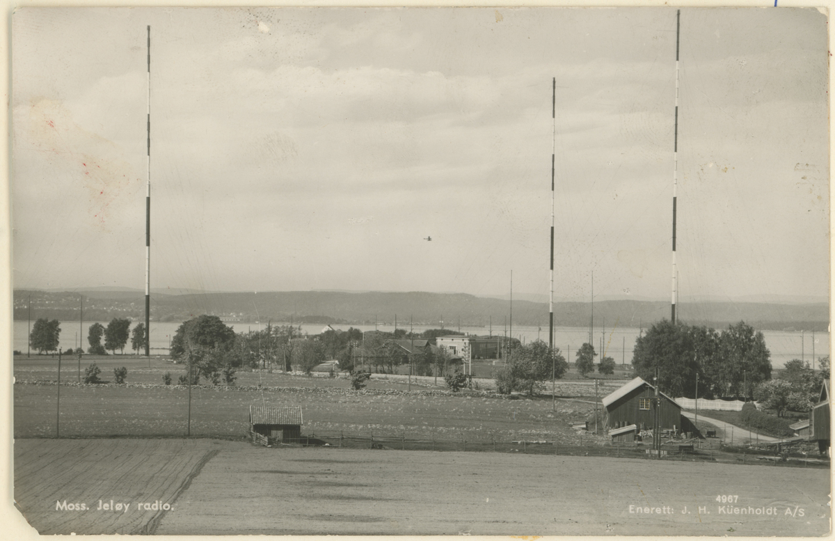 Jeløy Radio på Tronvik, Vangen. Postkort, foto ca. 1935.

Tekst på bildet: "Moss. Jeløy radio. / 4967 / Enerett: J. H. Küenholdt A/S".