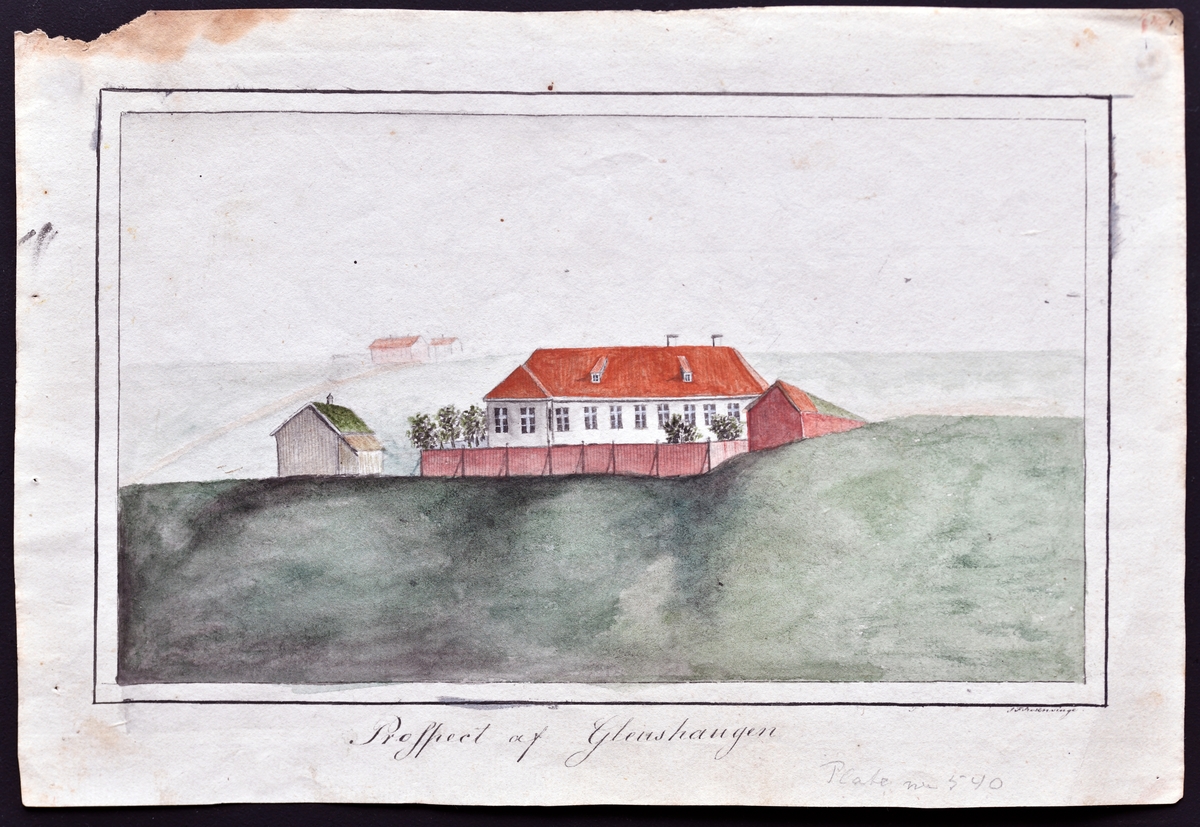 Et lite bilde som viser en hvit gårdsbygning med rødbrunt tak. Ved huset står det trær og rundt er det et brunt plankegjerde. På begge sider av bygningen står det to mindre bygninger (utenfor gjerdet). Gårdstunet står i et bølgende grønt landskap. I bakgrunnen er det skissert et gårdstun til. Rundt motivet er det tegnet en ramme med svart blekk. Under motivet står det skrevet at det er "Prospect af Gleushaugen".