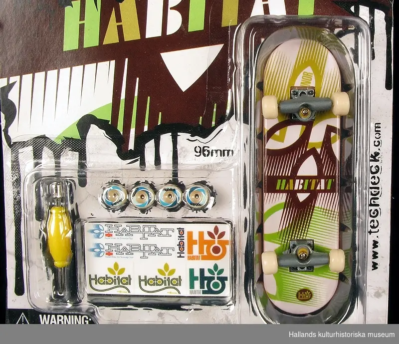 Leksaks skateboard, fingerboard, "Habitat" av Tech-Dech. 
Mått fingerboard: längd 9,5 cm, bredd 2,5 cm