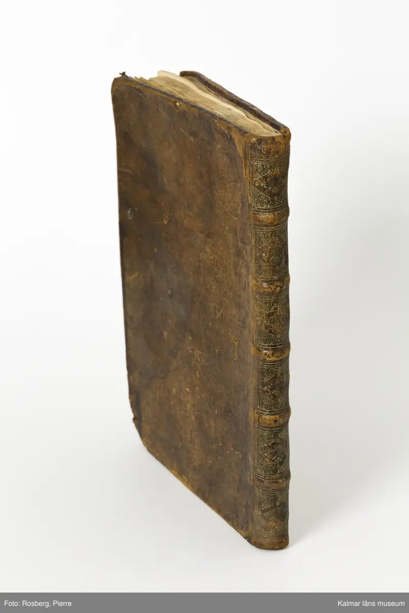 KLM 21070. Notbok, handskrift. Stående format. Helt skinnband med präglad gulddekor på ryggen. Försättsblad med svart stämpel, Stålhammarska vapnet. Kompositioner med italienska, franska och tyska texter. Merparten av de handskrivna noterna är inskrivna från den främre pärmen, några musikstycken inskrivna från den bakre pärmen. Sid 85-107 numrering från bakre pärmen. 

Sid. 25-27 Aria La speranza tutti in ganna av Agostino Steffanis opera I trionfi del fato, Hanover, 1695.
Sid. 53 Aria Vnisoni Cantata.
Sid. 59 Bononcini Cantata