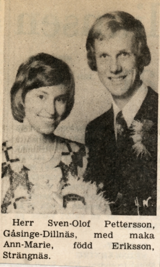 Kassans fotoalbum, sid 28

Paris den 19 september 1973.

Ann-Marie gifter sig med Sven-Olof Pettersson.

Bild 1. Ur tidning

Bild 2. Tackkort från de nygifta.