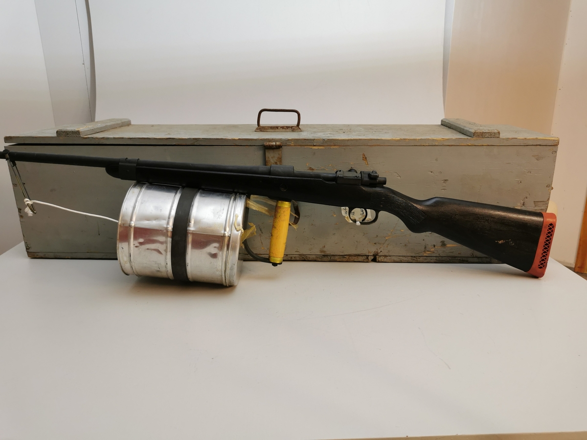 Kongsberg Redningsgevær M.52 med påmontert boks med nylon redningsline
